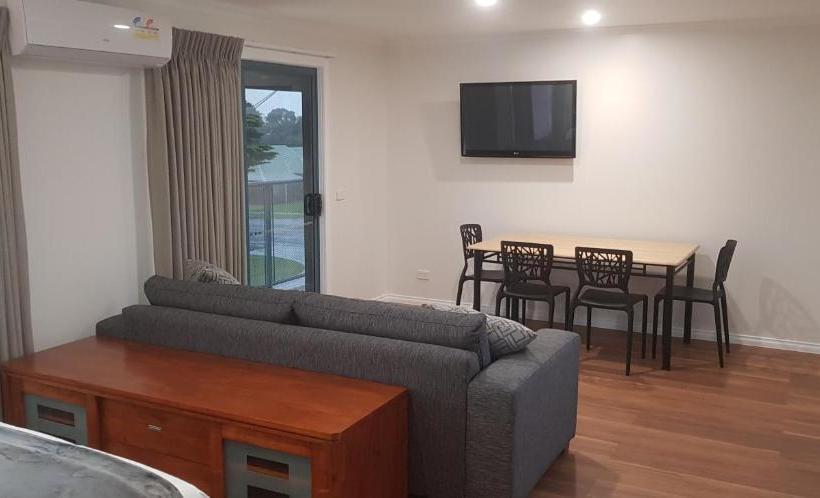 Phillip Island Off-Track Accommodation