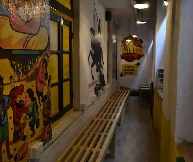 هاستل Bombay Backpackers
