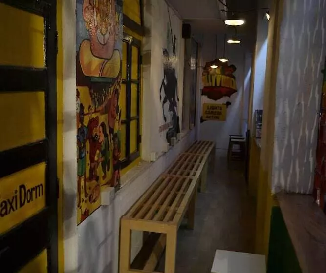 هاستل Bombay Backpackers
