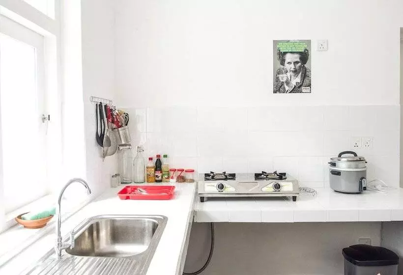 Hangover Hostels At Colombo