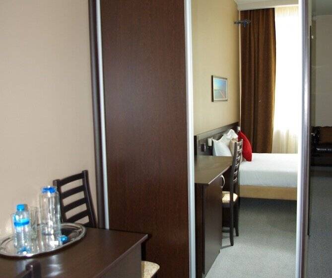 هتل Belaya Akatsiya