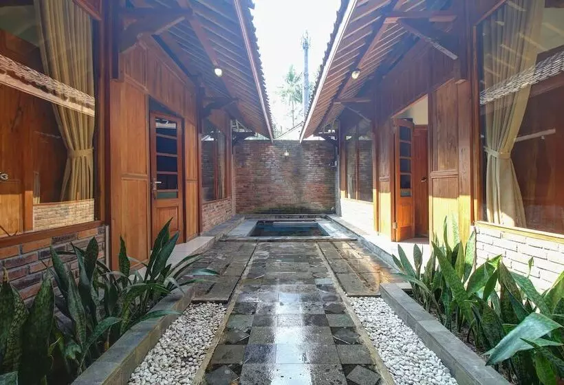 هتل Cempaka Villa Ii