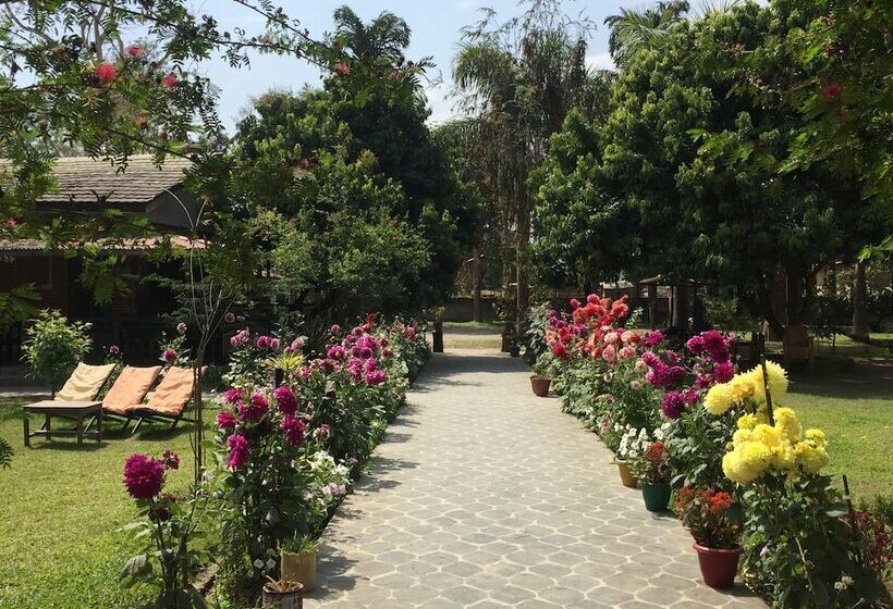هتل Chautari Garden Resort