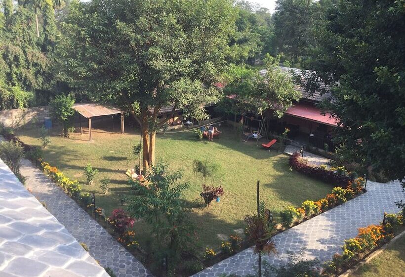 هتل Chautari Garden Resort