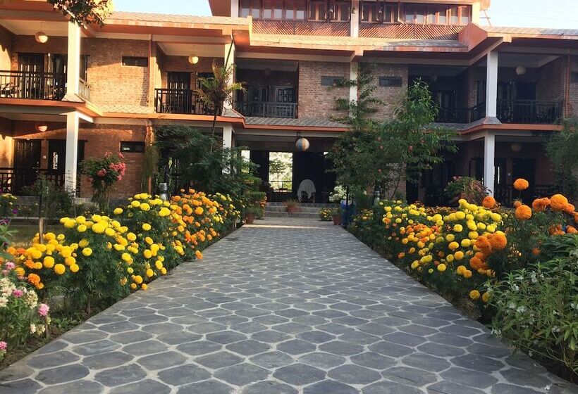 هتل Chautari Garden Resort