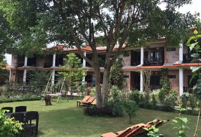 هتل Chautari Garden Resort