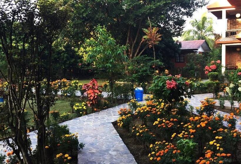 هتل Chautari Garden Resort