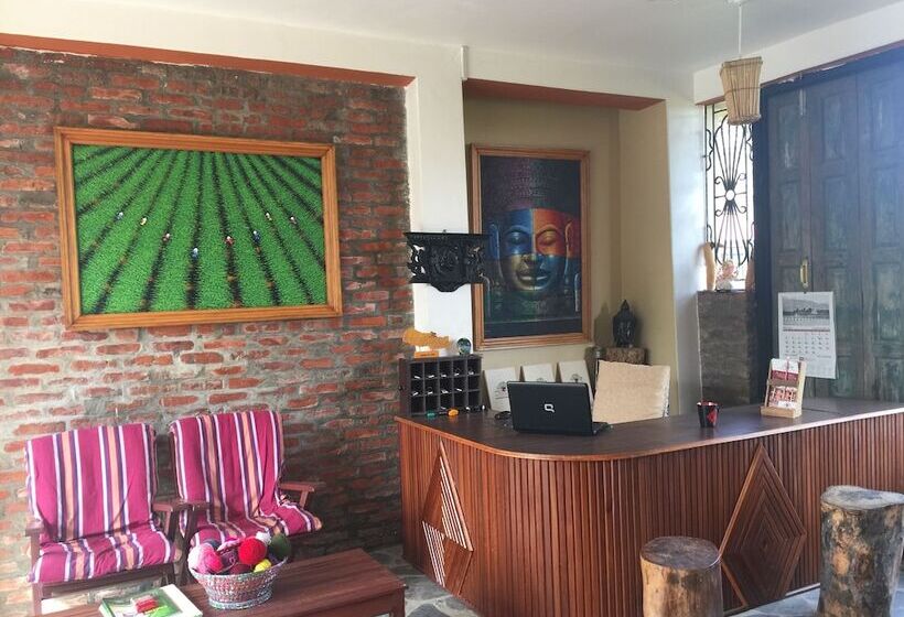 هتل Chautari Garden Resort