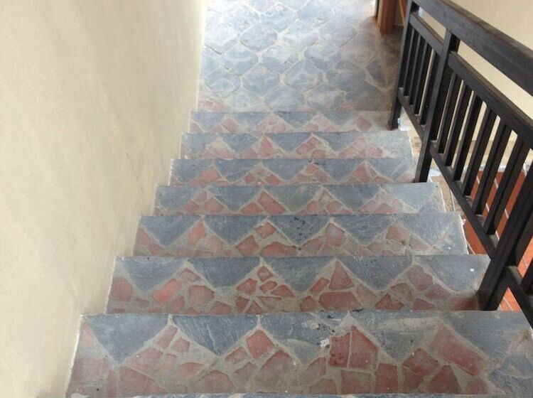 هتل Chautari Garden Resort