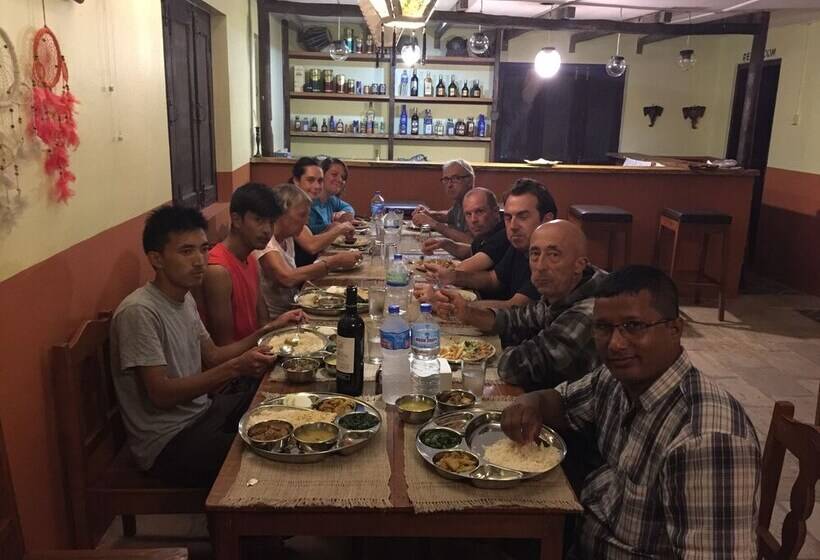 هتل Chautari Garden Resort