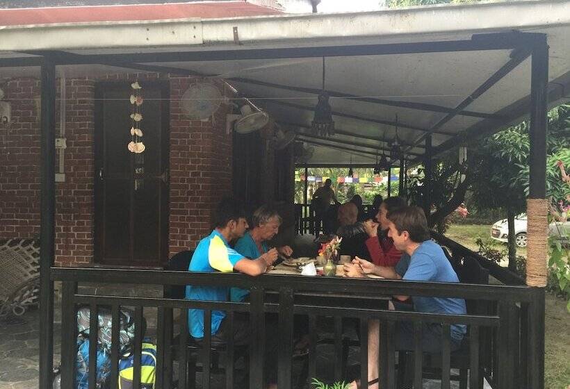 هتل Chautari Garden Resort