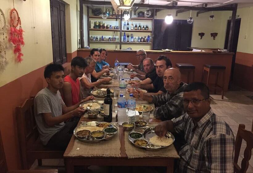 هتل Chautari Garden Resort