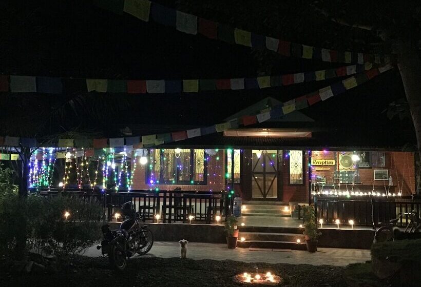 هتل Chautari Garden Resort