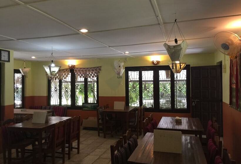 هتل Chautari Garden Resort