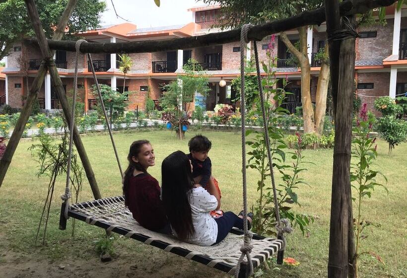 هتل Chautari Garden Resort