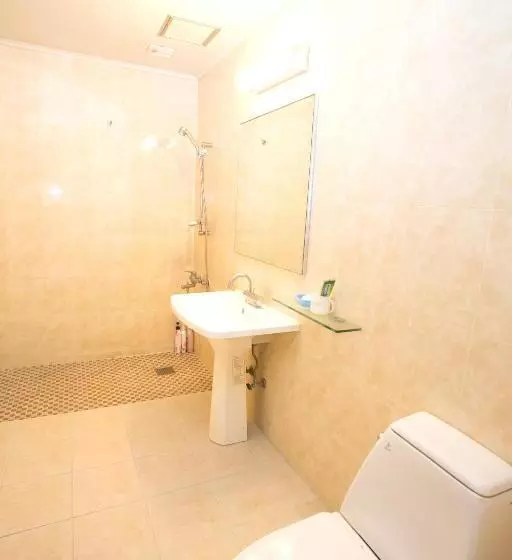 Hotelli Charmant