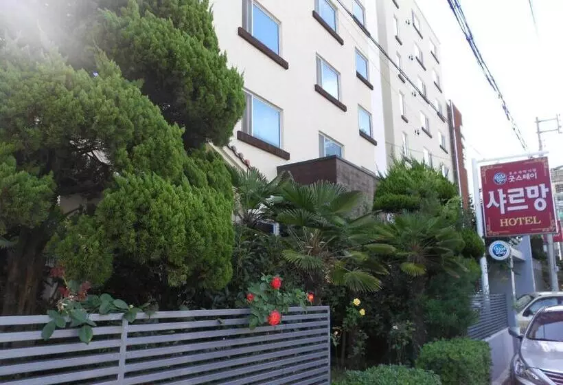 Hotelli Charmant