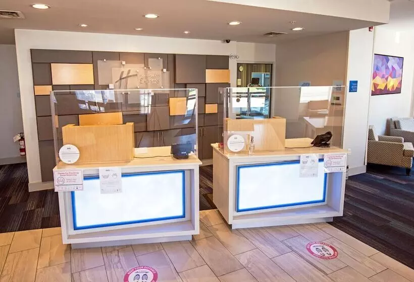 ホテル Holiday Inn Express   Red Deer North, An Ihg