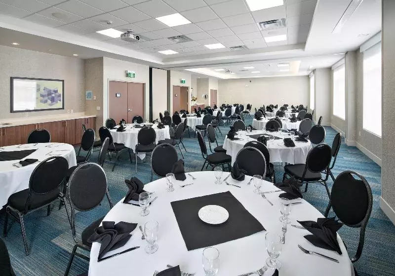 ホテル Holiday Inn Express   Red Deer North, An Ihg