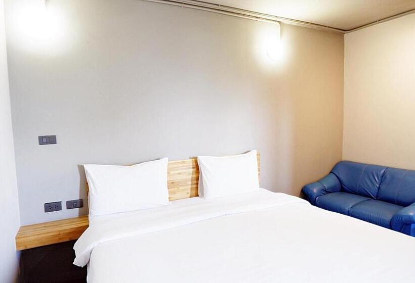 Izen Plus Budget Hotel & Residence