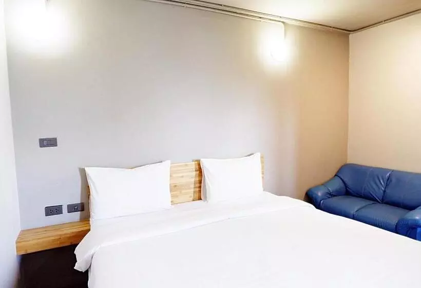 Izen Plus Budget Hotel & Residence