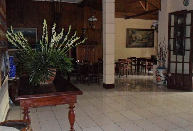 酒店 Mandala Puri Malang