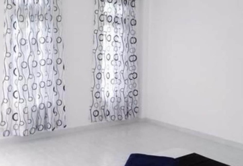 Отель The Surfer