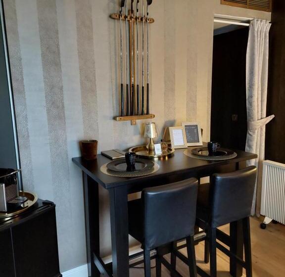 La Chambre Et Le Studio Du Château Du Golf De Bernalmont