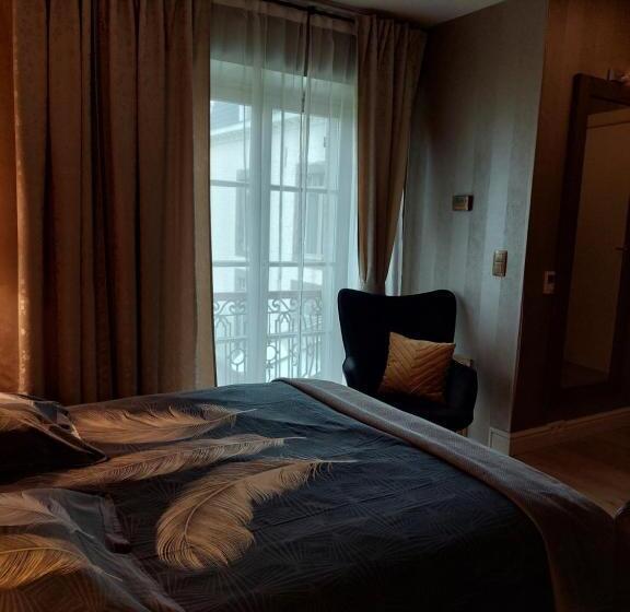 La Chambre Et Le Studio Du Château Du Golf De Bernalmont