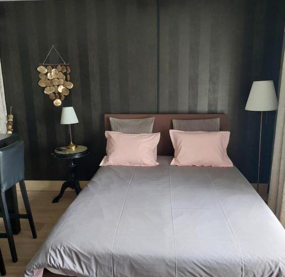 La Chambre Et Le Studio Du Château Du Golf De Bernalmont