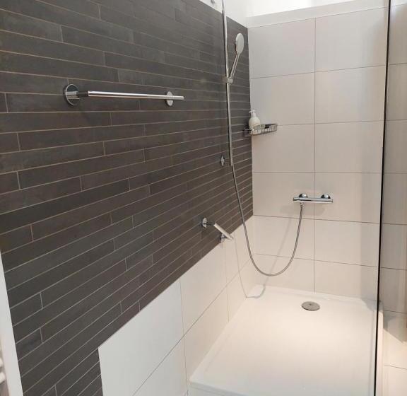 La Chambre Et Le Studio Du Château Du Golf De Bernalmont