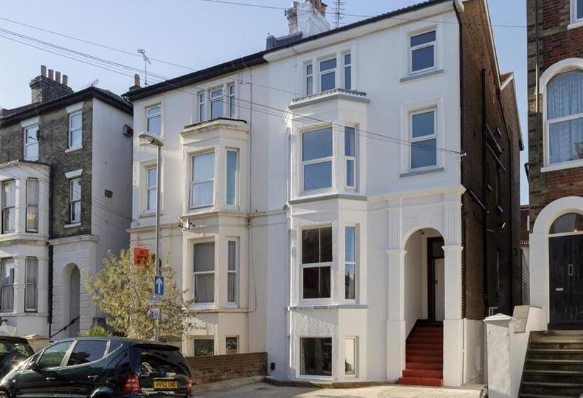 פנסיון Blue Star House