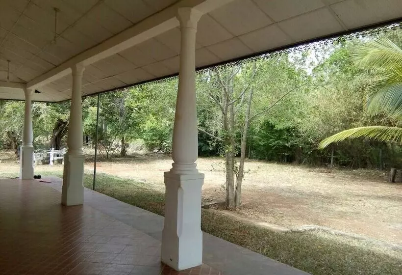 Majatalo Nelum Villa