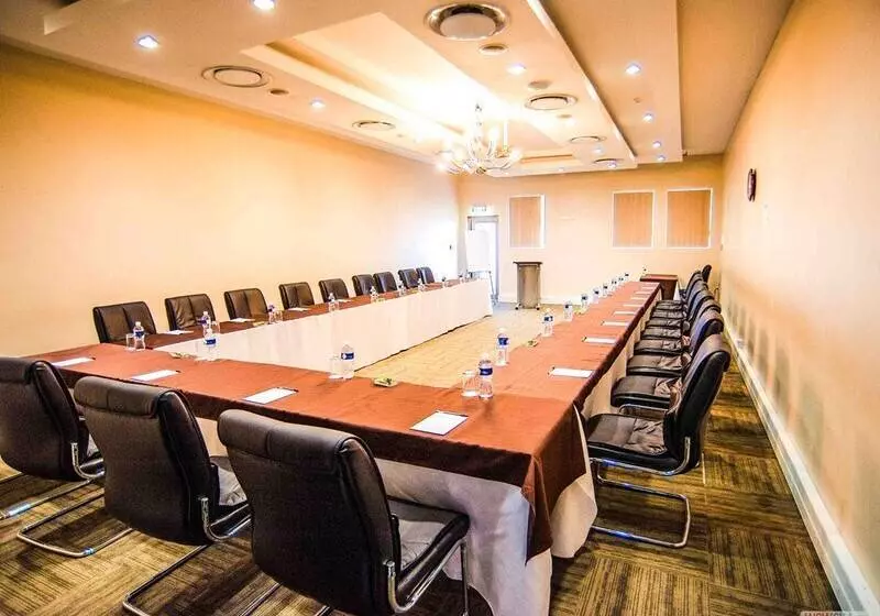 Tlotlo Hotel And Conference Center