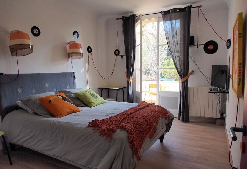 تختخواب و صبحانه A La Maison