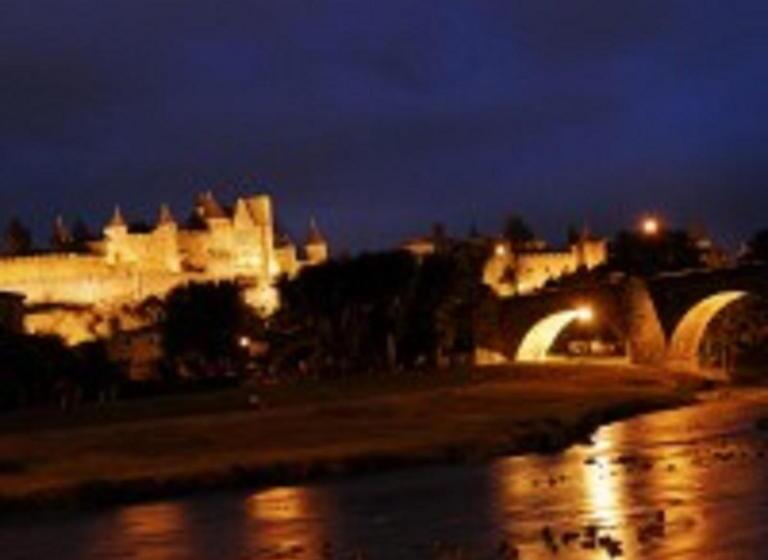 تختخواب و صبحانه Aude Citecity