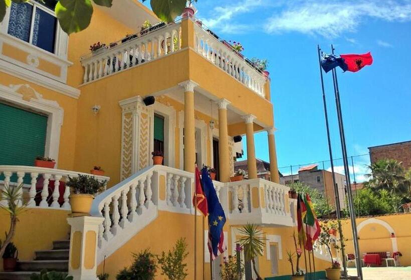 تختخواب و صبحانه Vila 15   Center