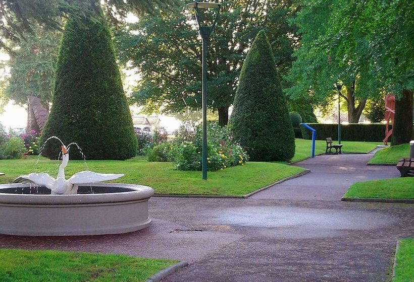 בית מלון כפרי Hôtel Du Palais