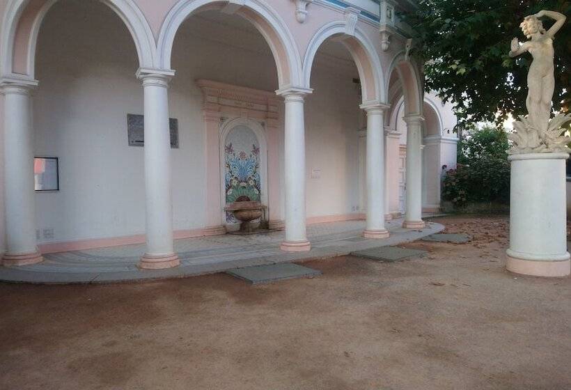 בית מלון כפרי Hôtel Du Palais