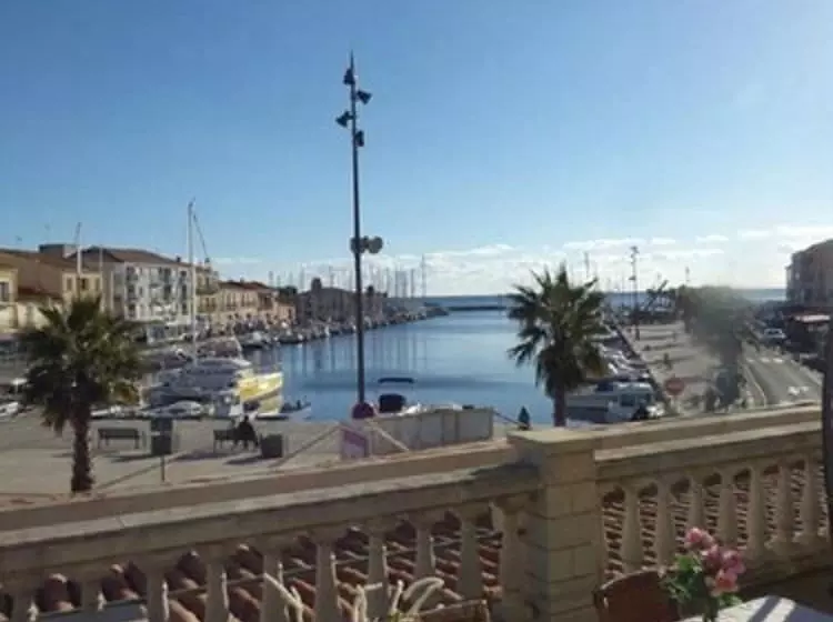 ホテル Restaurant Du Port