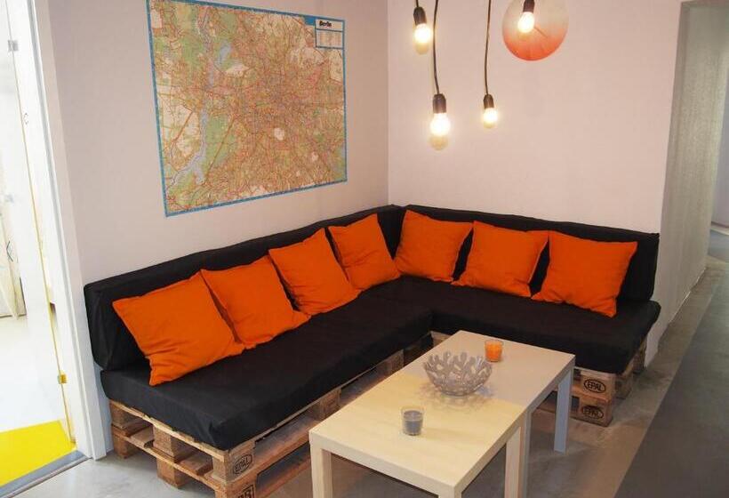 هاستل Box61 Art Concept Flat