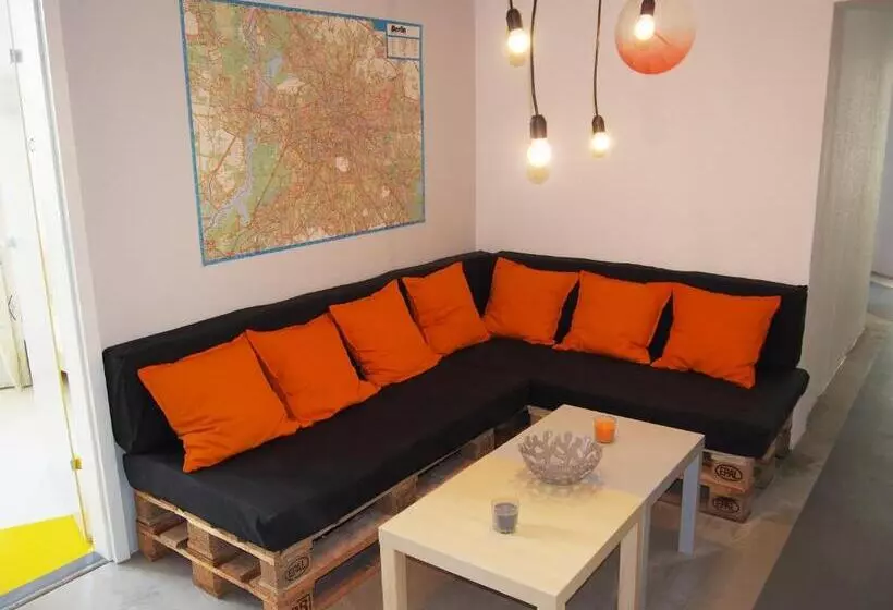 هاستل Box61 Art Concept Flat