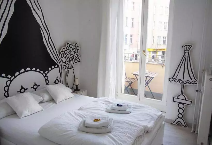 هاستل Box61 Art Concept Flat