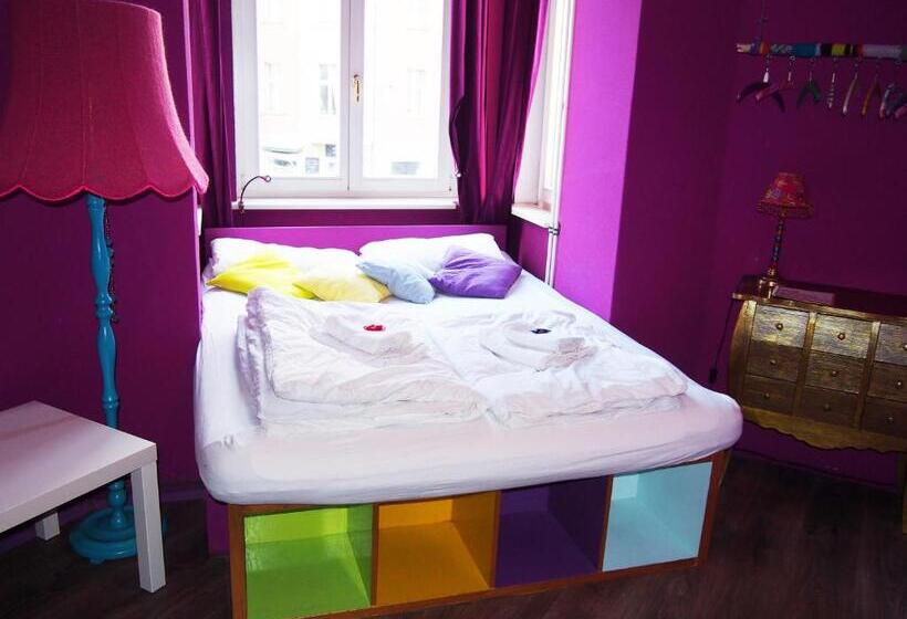 هاستل Box61 Art Concept Flat