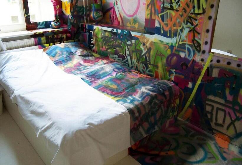 هاستل Box61 Art Concept Flat