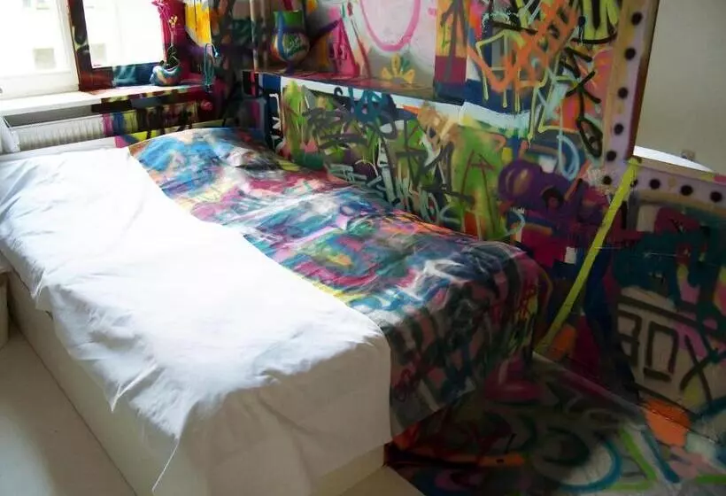 هاستل Box61 Art Concept Flat