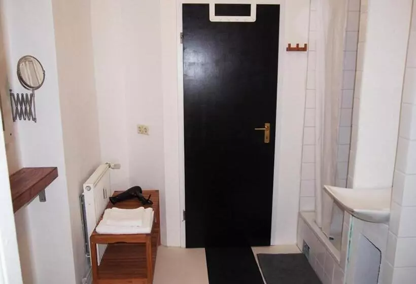 هاستل Box61 Art Concept Flat