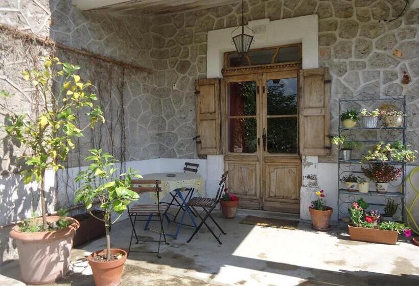 مبيت وإفطار La Colline Bleue