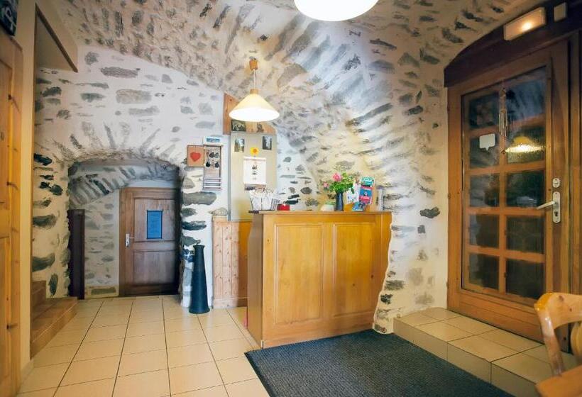 민박 La Roche Du Croue