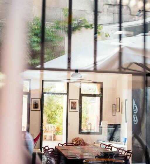 تختخواب و صبحانه Maison De Charme D Arles